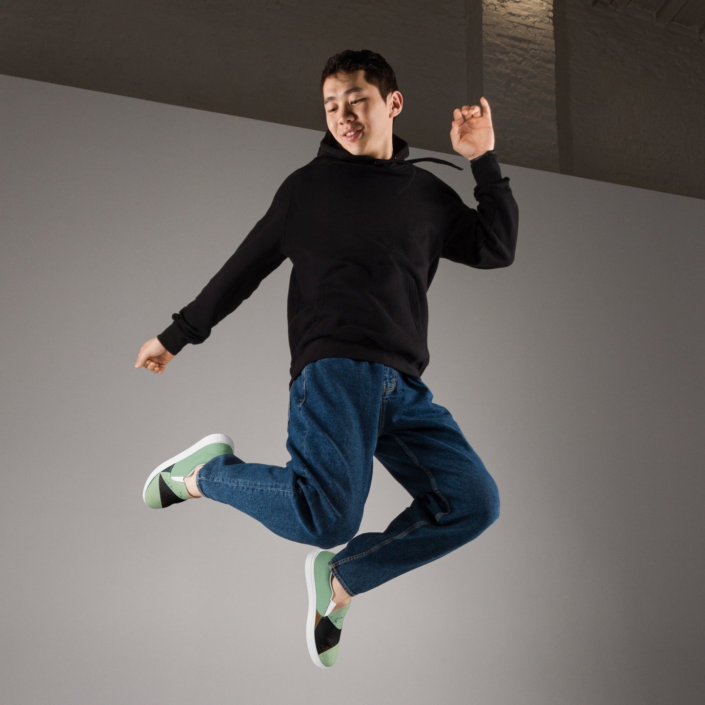 {{ cuffed-beanie-black-front-66ccf3094b609 }} {{ Cuffed Beanie Black }}