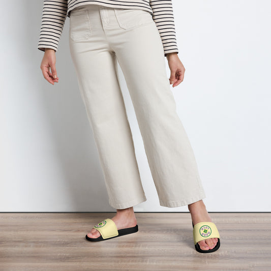 {{ cuffed-beanie-black-front-66ccf3094b609 }} {{ Cuffed Beanie Black }}