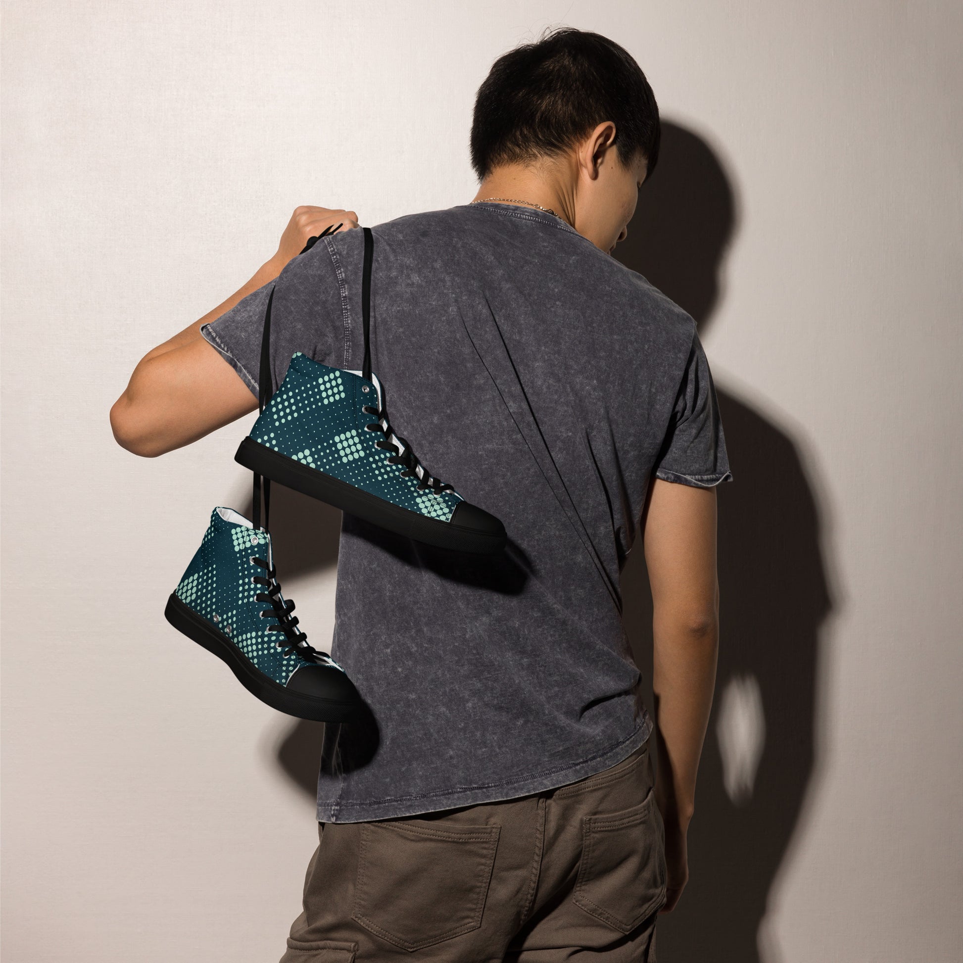 {{ cuffed-beanie-black-front-66ccf3094b609 }} {{ Cuffed Beanie Black }}