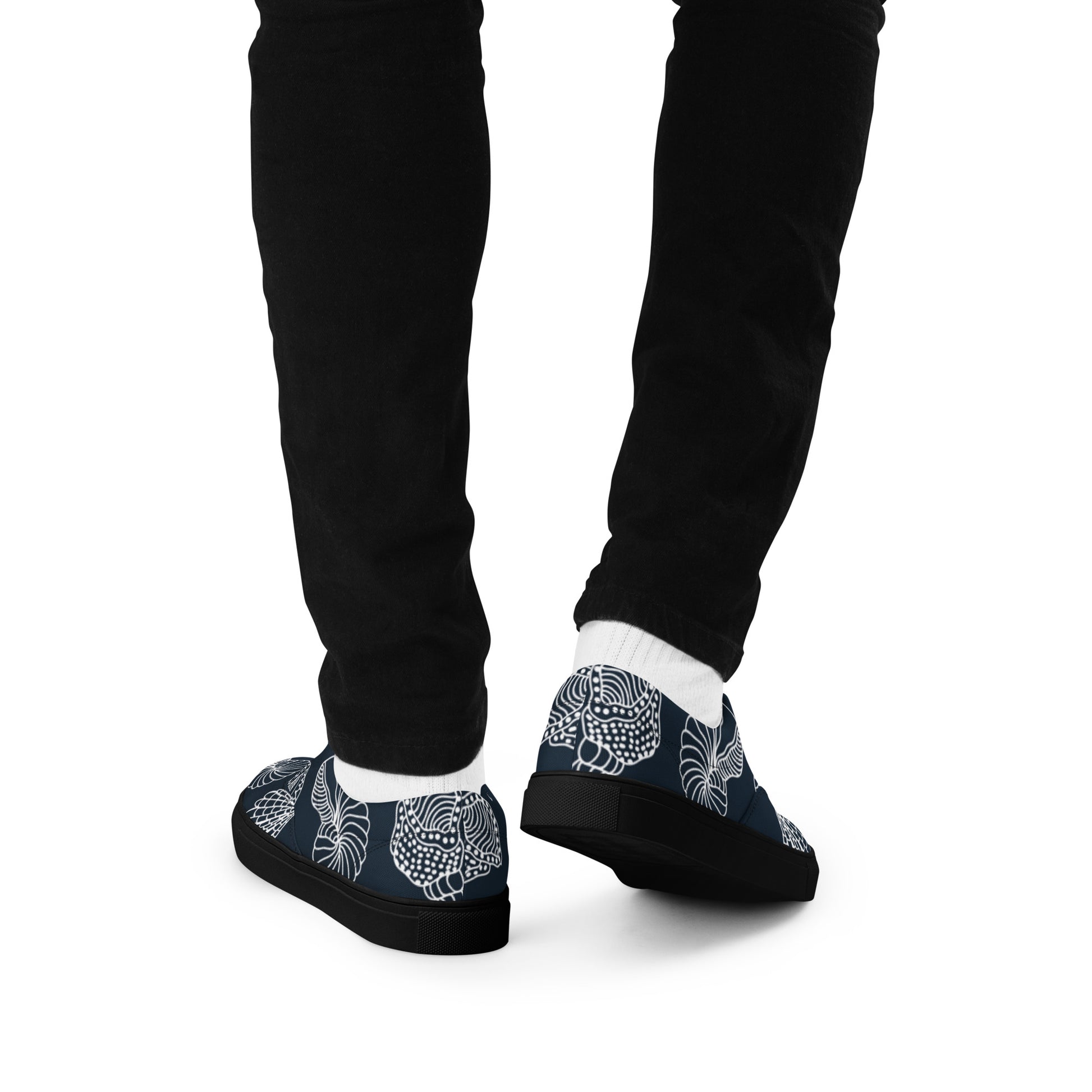 {{ cuffed-beanie-black-front-66ccf3094b609 }} {{ Cuffed Beanie Black }}