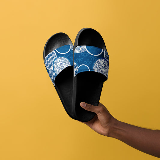 {{ cuffed-beanie-black-front-66ccf3094b609 }} {{ Cuffed Beanie Black }}