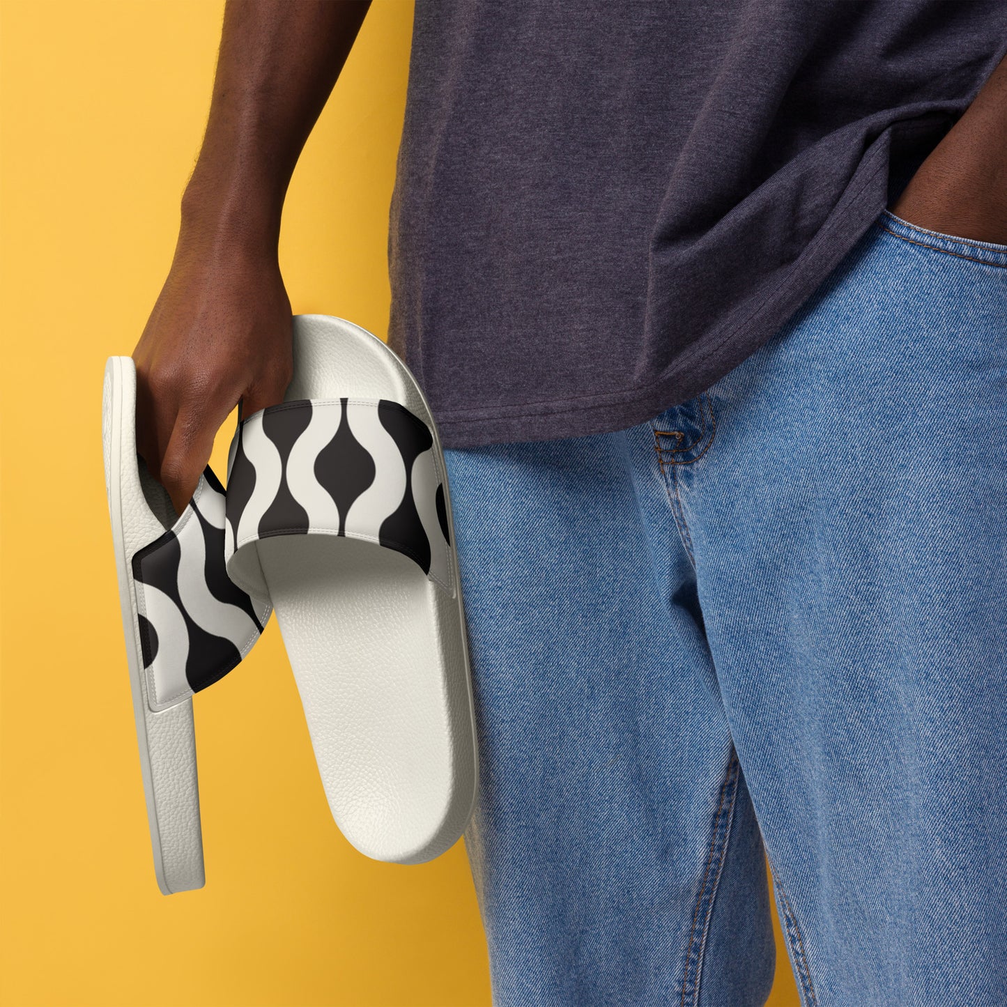 {{ cuffed-beanie-black-front-66ccf3094b609 }} {{ Cuffed Beanie Black }}