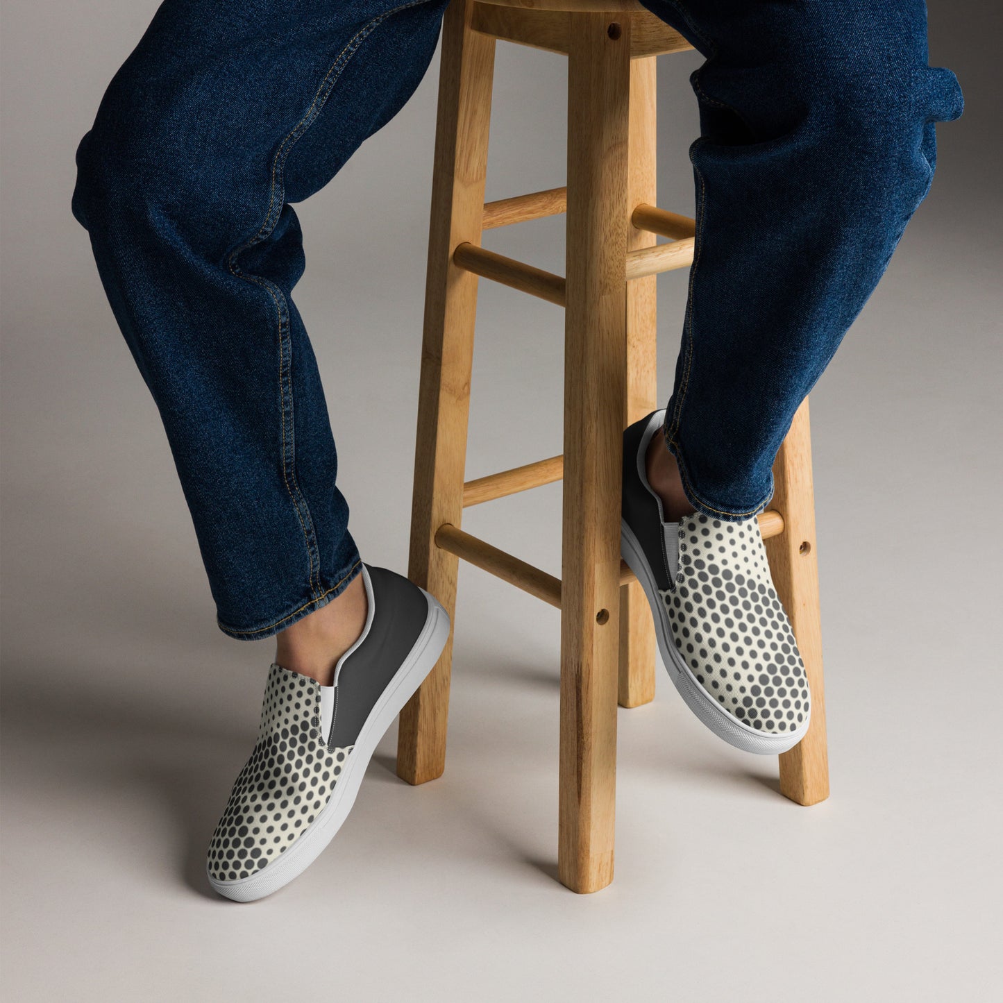 {{ cuffed-beanie-black-front-66ccf3094b609 }} {{ Cuffed Beanie Black }}