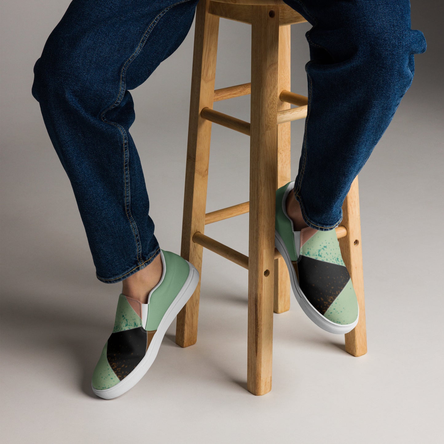 {{ cuffed-beanie-black-front-66ccf3094b609 }} {{ Cuffed Beanie Black }}