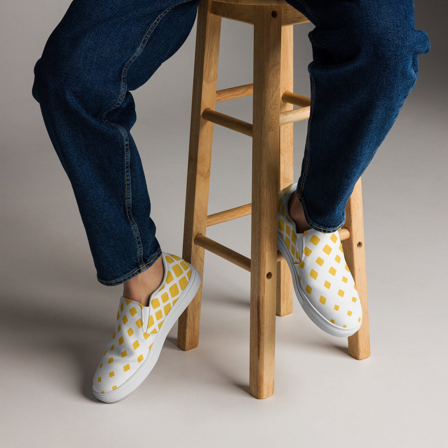 {{ cuffed-beanie-black-front-66ccf3094b609 }} {{ Cuffed Beanie Black }}