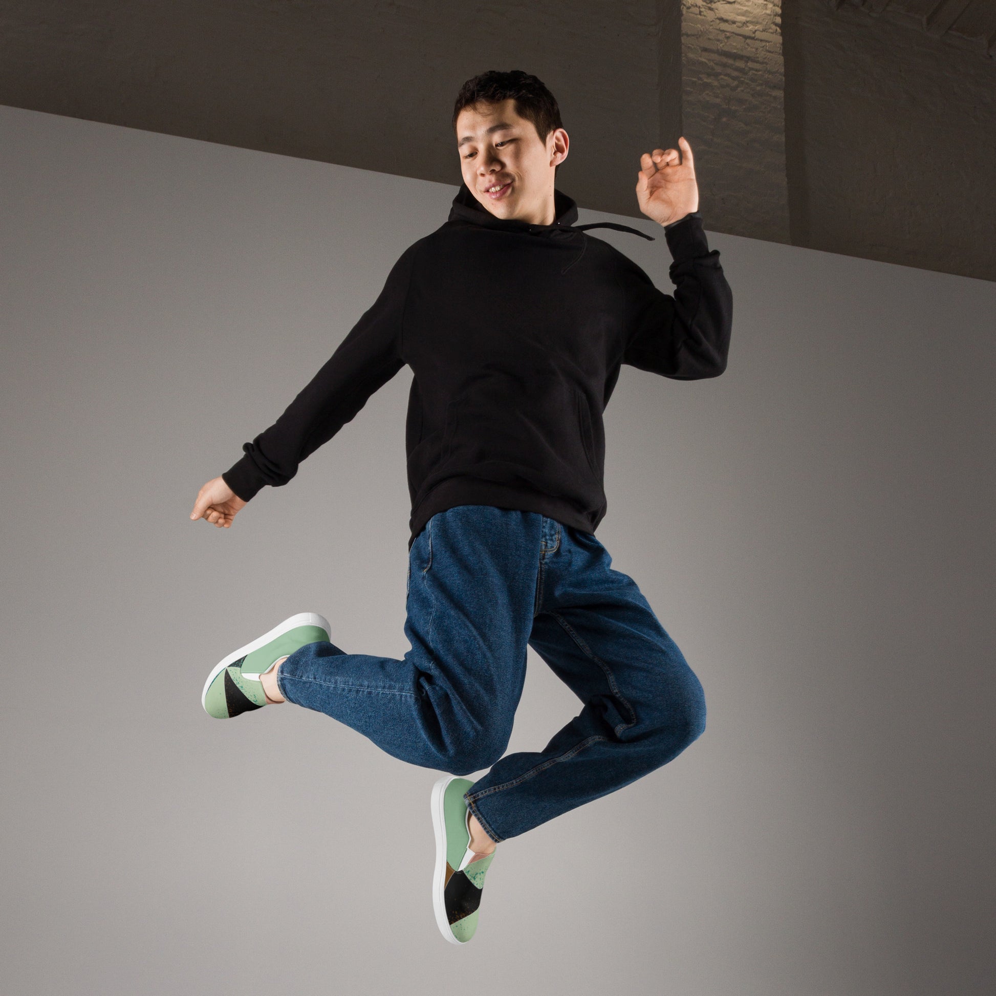 {{ cuffed-beanie-black-front-66ccf3094b609 }} {{ Cuffed Beanie Black }}