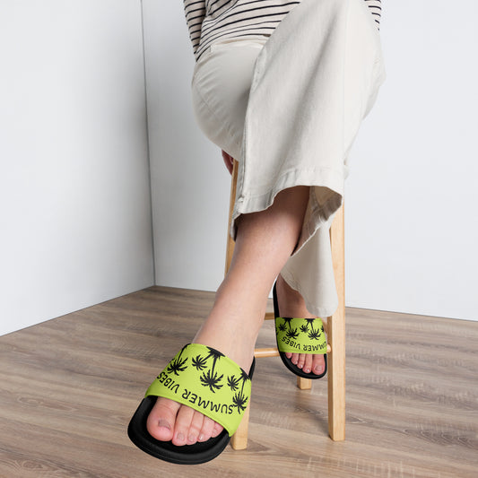 {{ cuffed-beanie-black-front-66ccf3094b609 }} {{ Cuffed Beanie Black }}