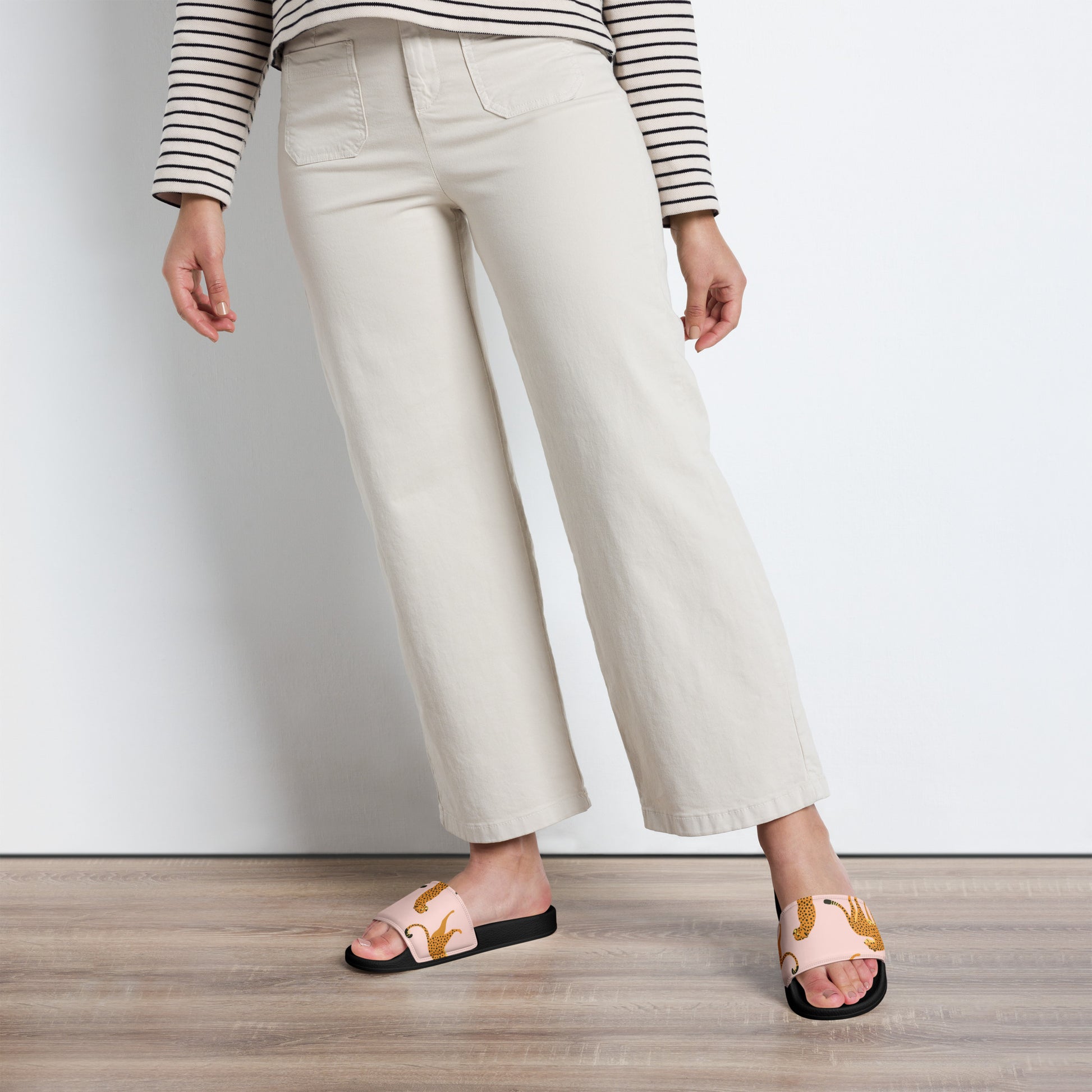 {{ cuffed-beanie-black-front-66ccf3094b609 }} {{ Cuffed Beanie Black }}