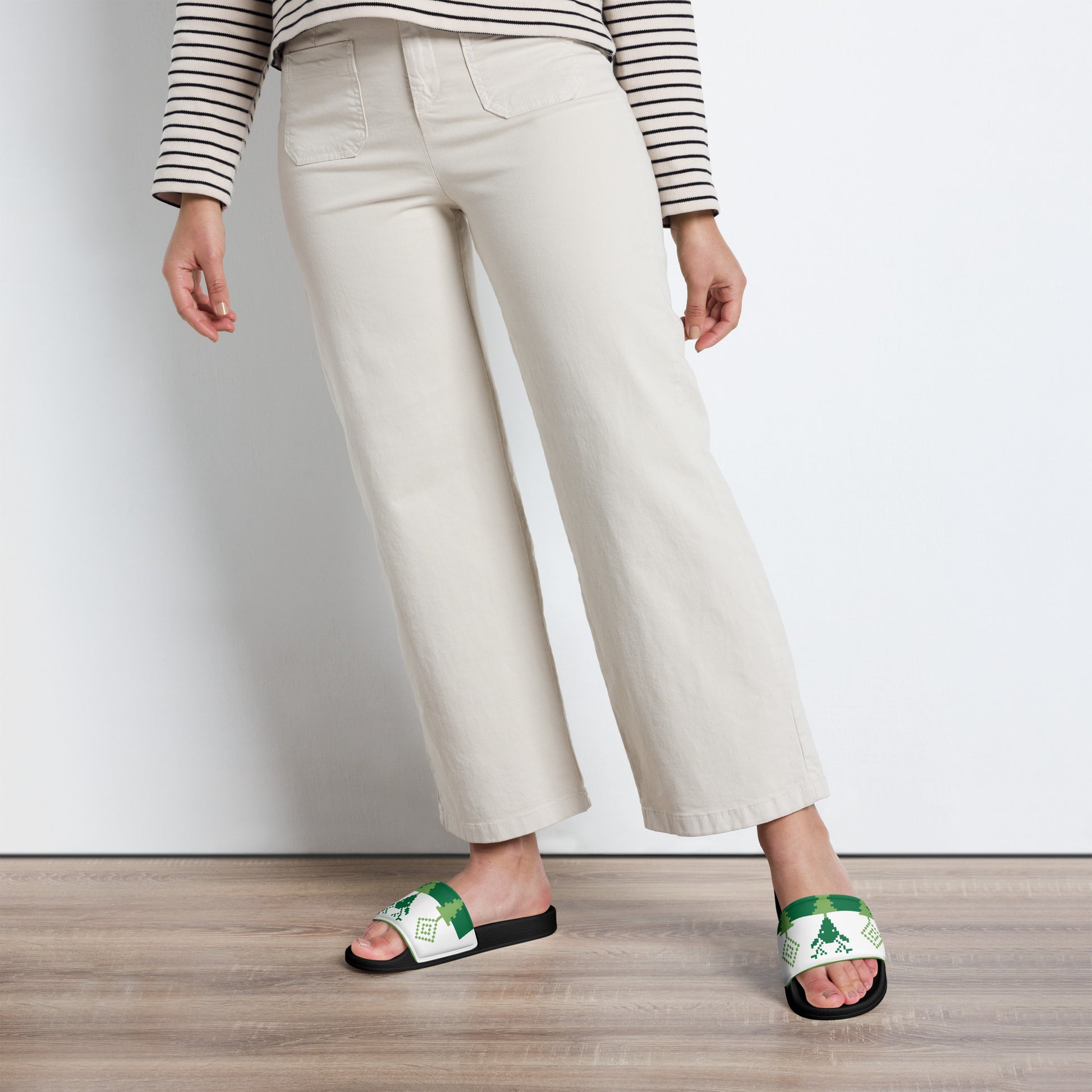 {{ cuffed-beanie-black-front-66ccf3094b609 }} {{ Cuffed Beanie Black }}