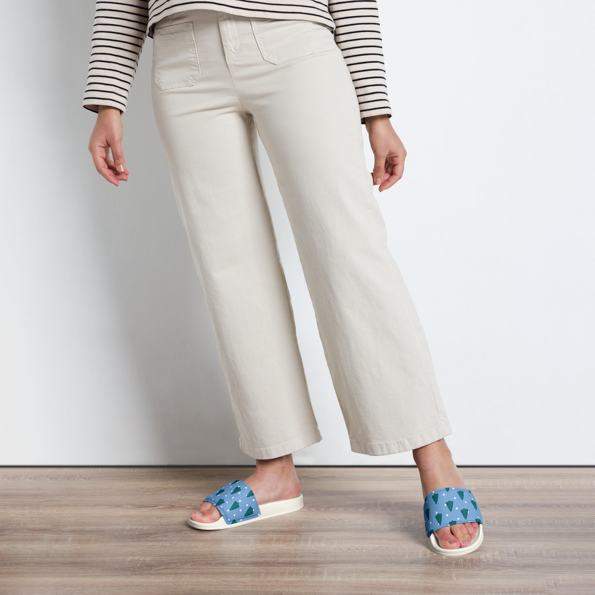 {{ cuffed-beanie-black-front-66ccf3094b609 }} {{ Cuffed Beanie Black }}