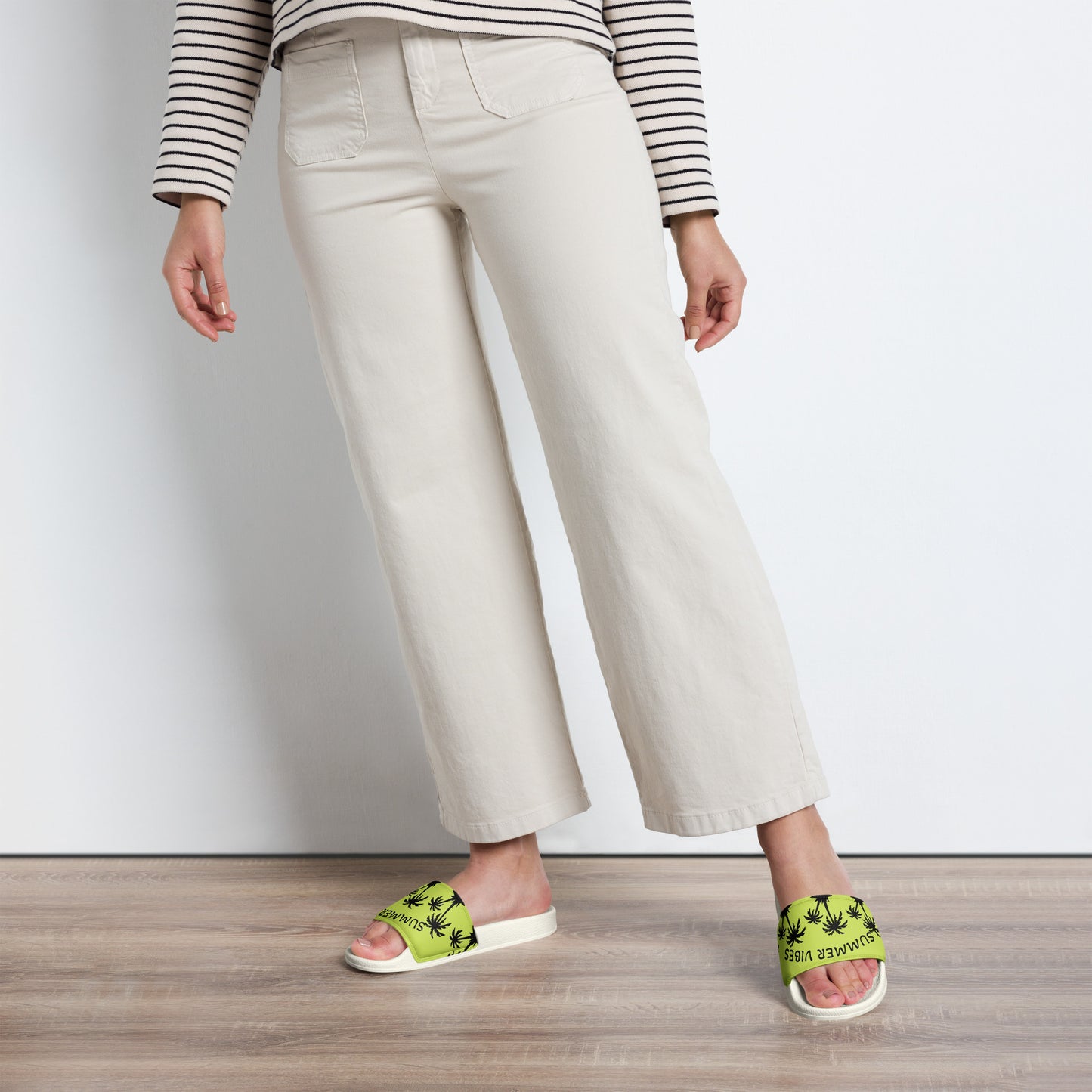 {{ cuffed-beanie-black-front-66ccf3094b609 }} {{ Cuffed Beanie Black }}