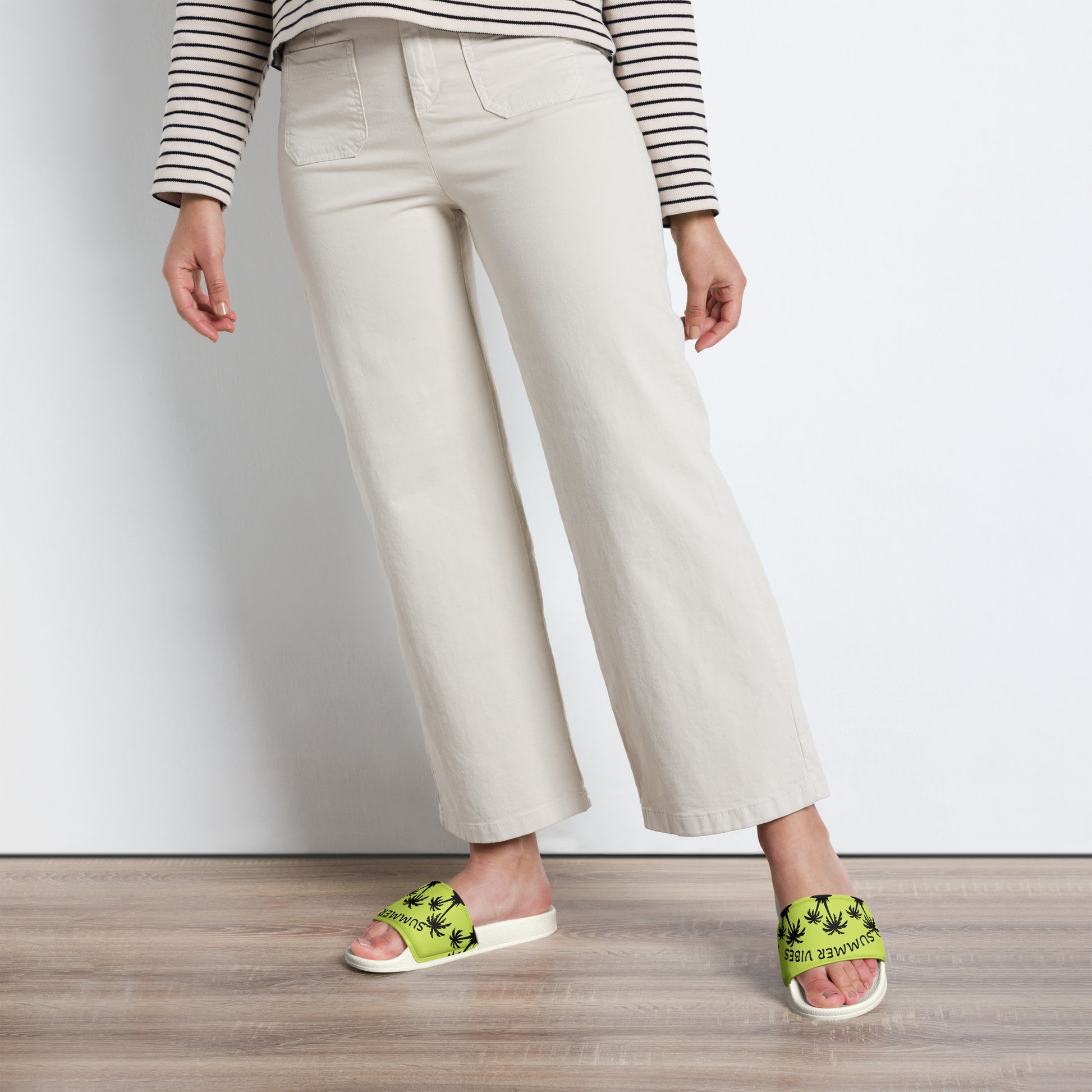 {{ cuffed-beanie-black-front-66ccf3094b609 }} {{ Cuffed Beanie Black }}