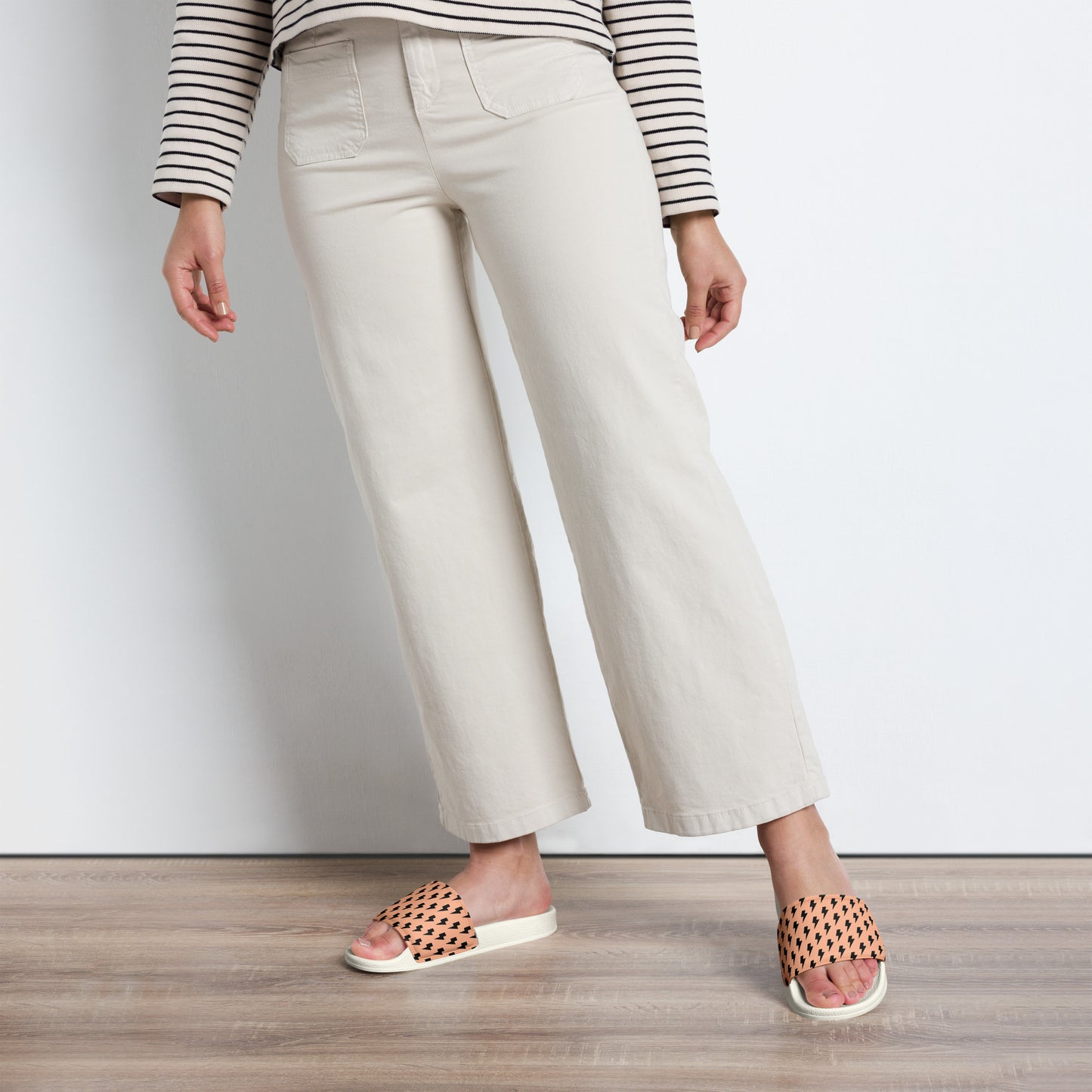 {{ cuffed-beanie-black-front-66ccf3094b609 }} {{ Cuffed Beanie Black }}