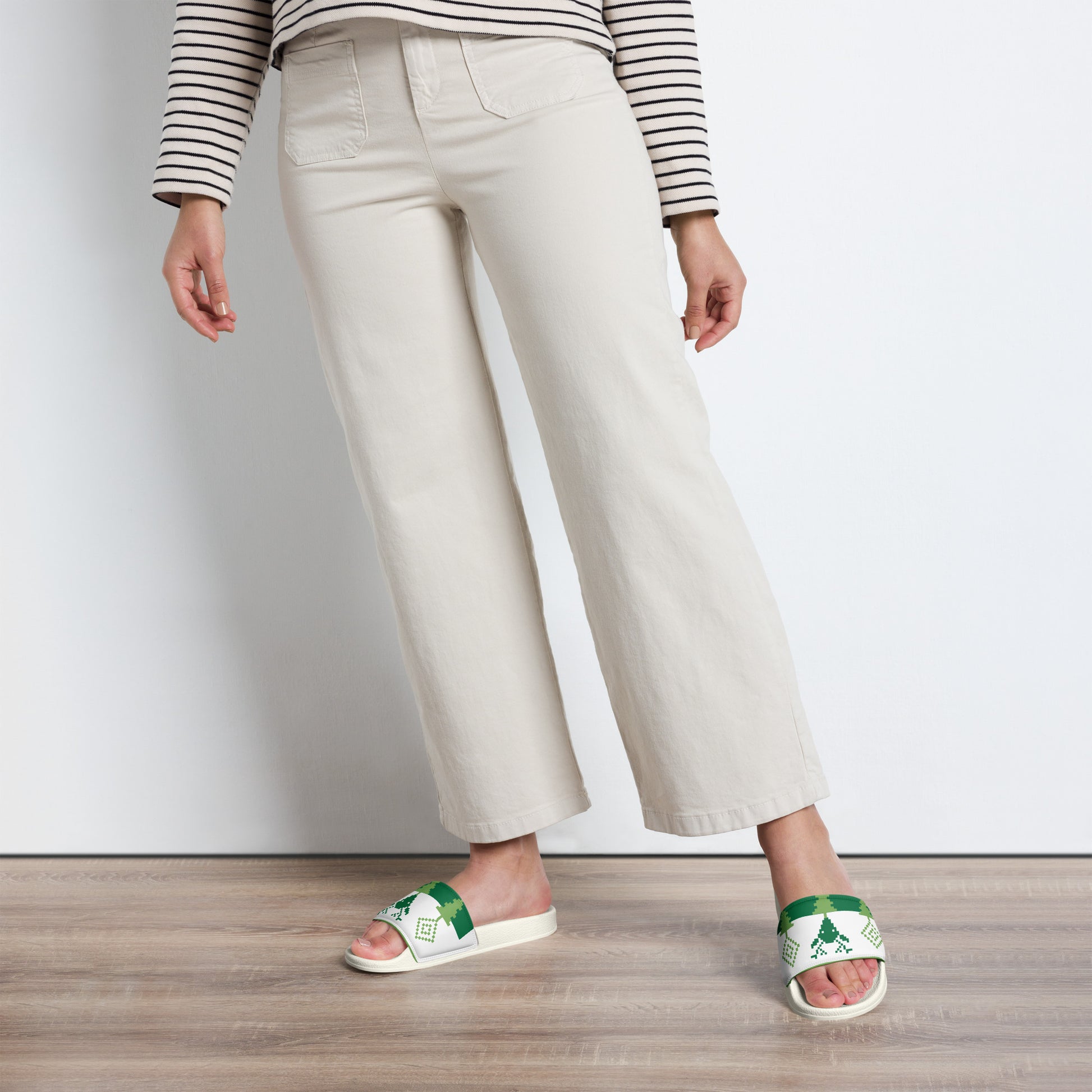 {{ cuffed-beanie-black-front-66ccf3094b609 }} {{ Cuffed Beanie Black }}