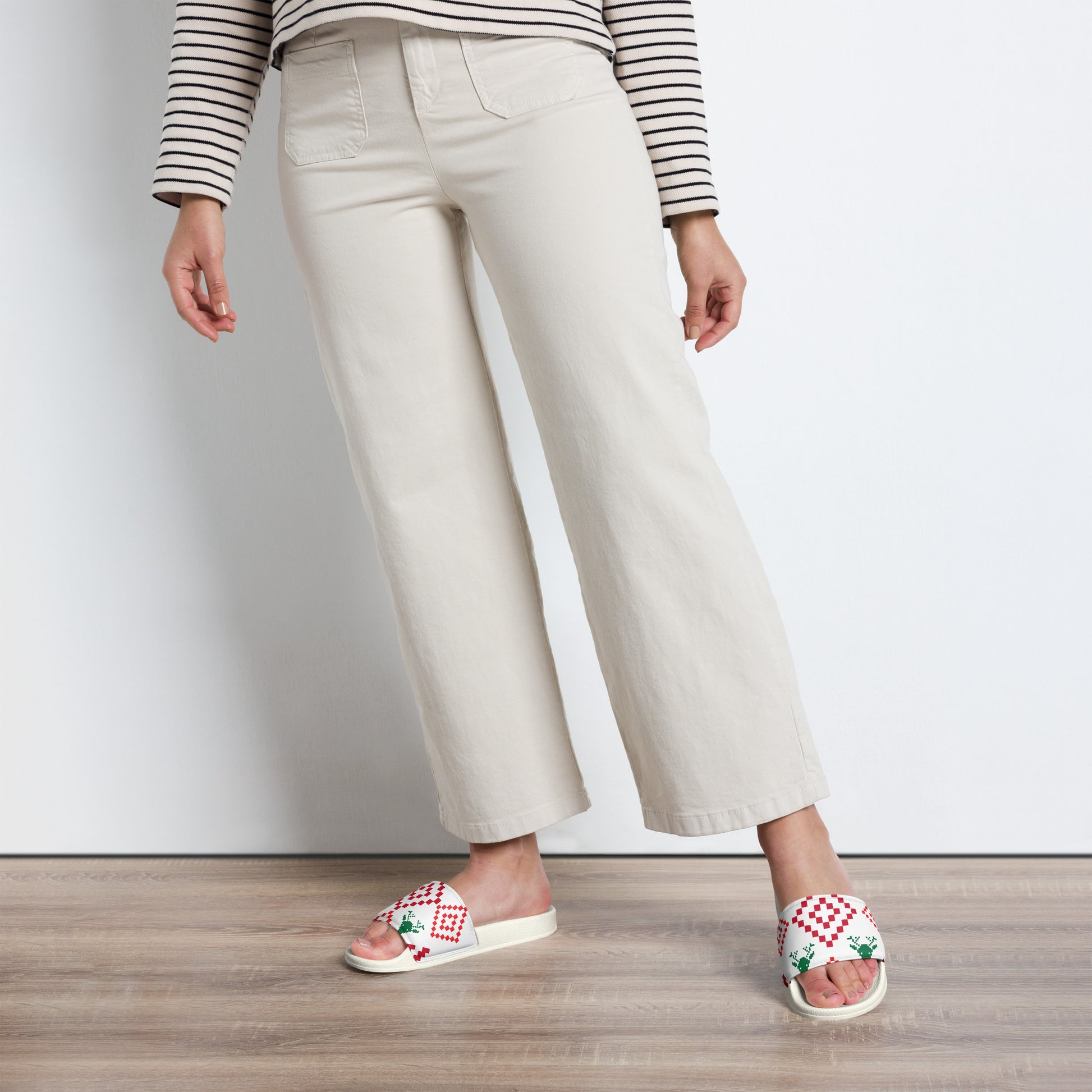 {{ cuffed-beanie-black-front-66ccf3094b609 }} {{ Cuffed Beanie Black }}